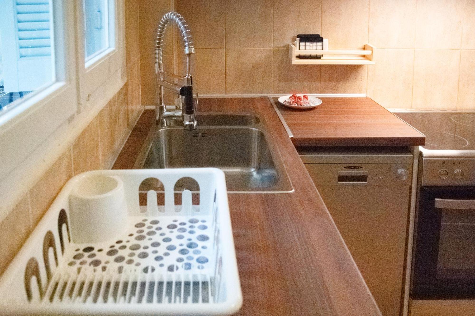 Spacious Modern Apartment In Pagkrati Athén Kültér fotó
