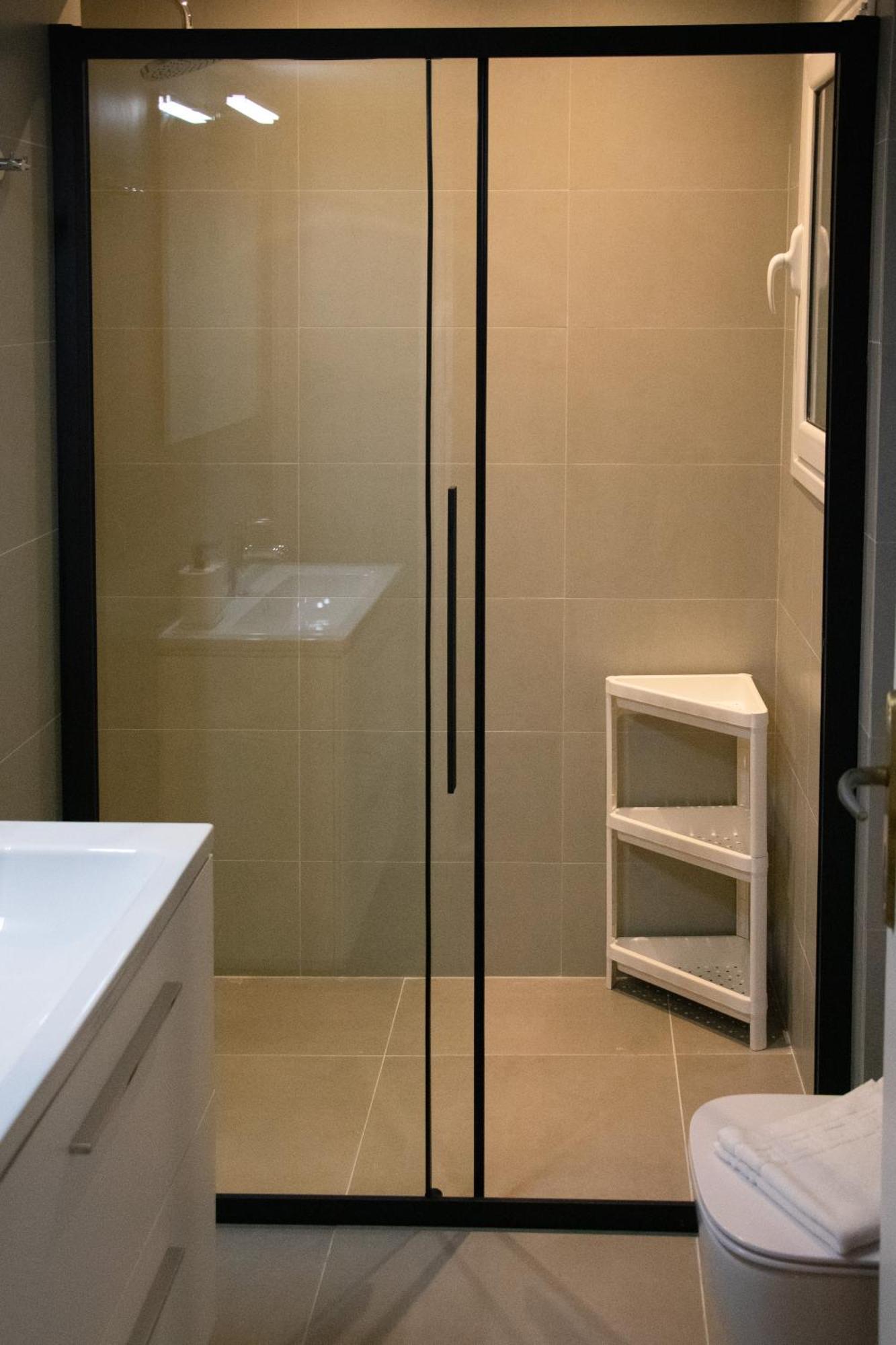 Spacious Modern Apartment In Pagkrati Athén Kültér fotó